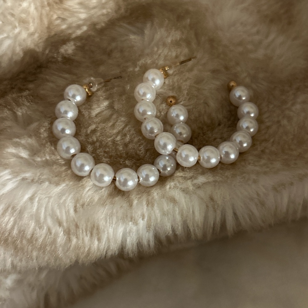 Pearl earrings! - Picture 2 of 2
